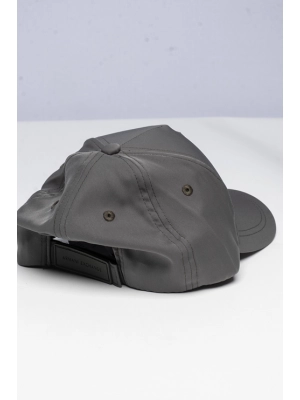 Бейсболка в сером цвете с объемным прорезиненным  лого бренда Armani Exchange