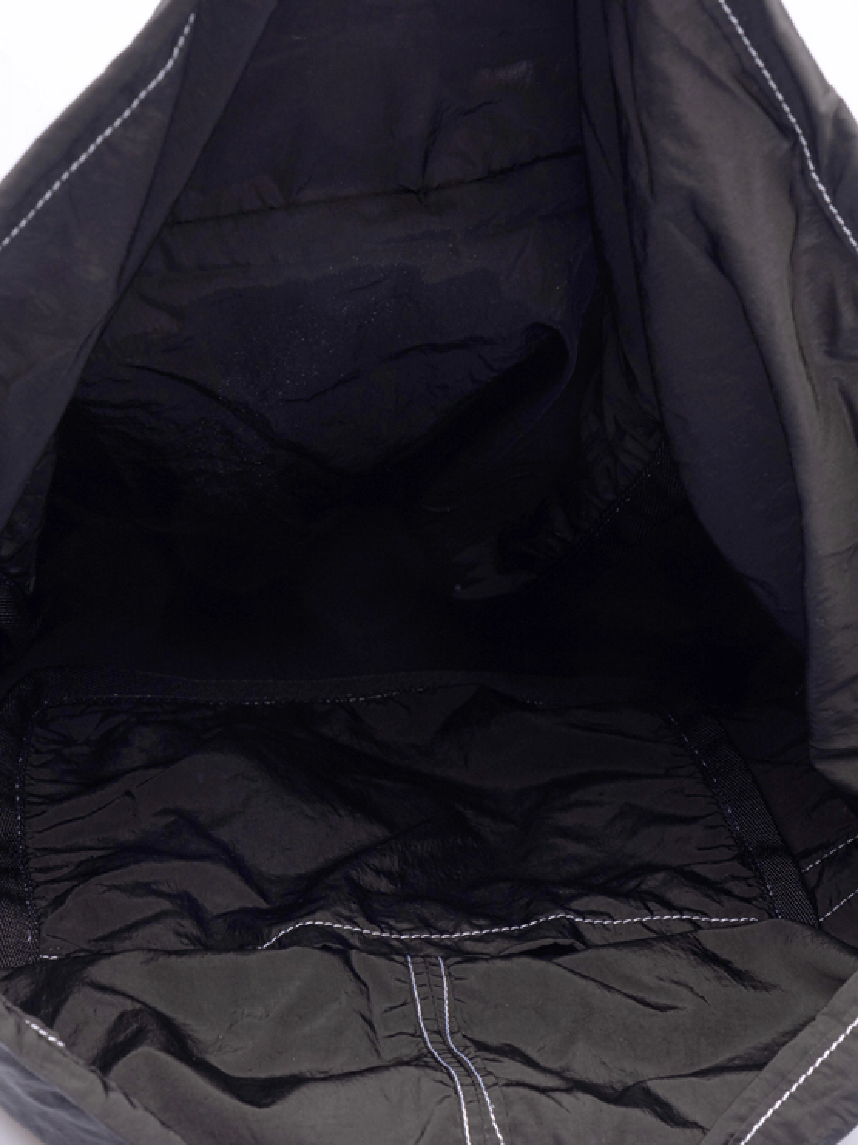 Сумка-портфель в черном цвете на регулируемых лямках с надписью Aeronautica Militare