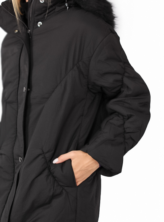 Утепленное стеганое пальто с капюшоном из эко-меха Armani Exchange