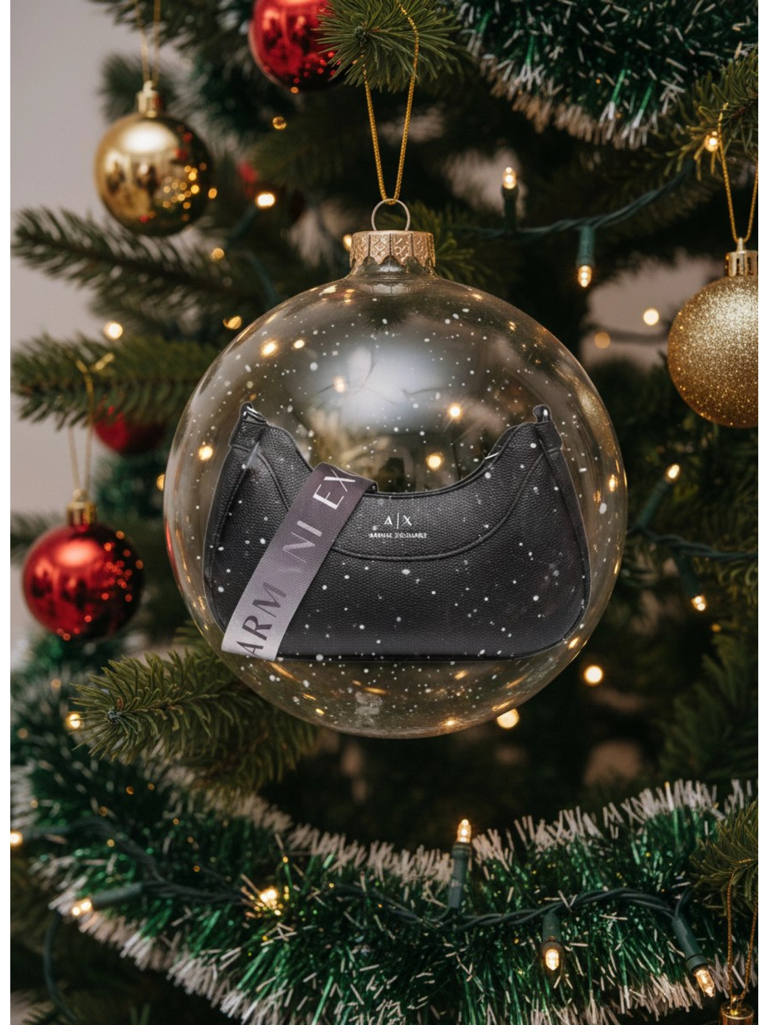 Сумка кросс-боди в черном цвете с длинным ремешком Armani Exchange