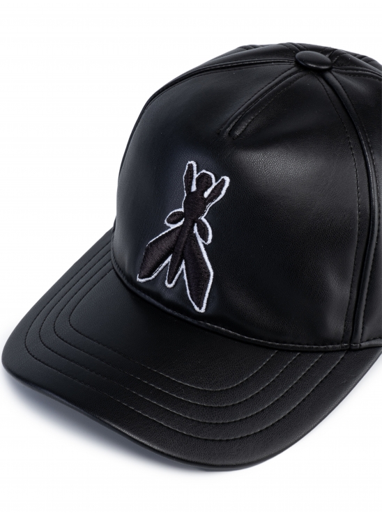 Черная бейсболка из экокожи с логотипом бренда Patrizia Pepe