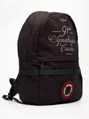 Рюкзак в чером цвете  с нашивками бренда Аeronautica Militare Рюкзак в чером цвете  с нашивками бренда Аeronautica Militare