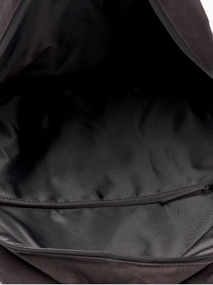 Рюкзак в чером цвете  с нашивками бренда Аeronautica Militare Рюкзак в чером цвете  с нашивками бренда Аeronautica Militare