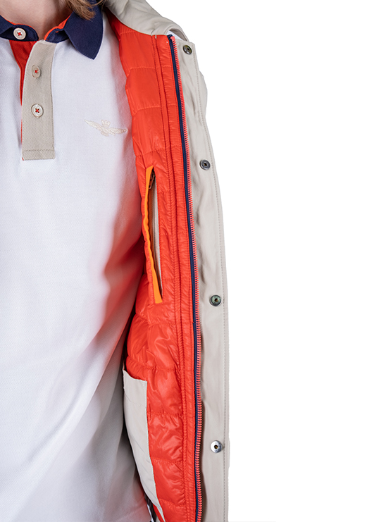 Бежевая куртка ветровка с контрастной оранжевой молнией Aeronautica Militare