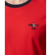 Футболка красного цвета с нашивкой в виде фирменного лого бренда Aeronautica Militare