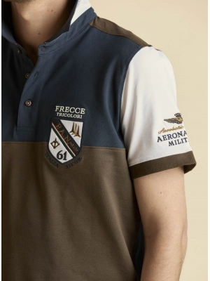Поло в комбинированной расцветке Aeronautica Militare с колорблоками и лого бренда на груди