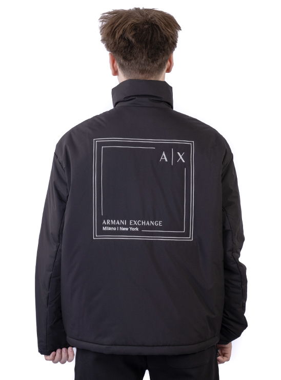 Черная куртка с надписью бренда на груди Armani Exchange