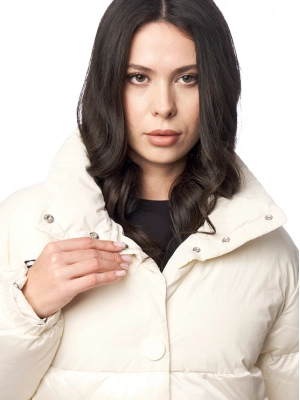 Стеганная куртка с синтетическим утеплителем в белом цвете  Armani Exchange