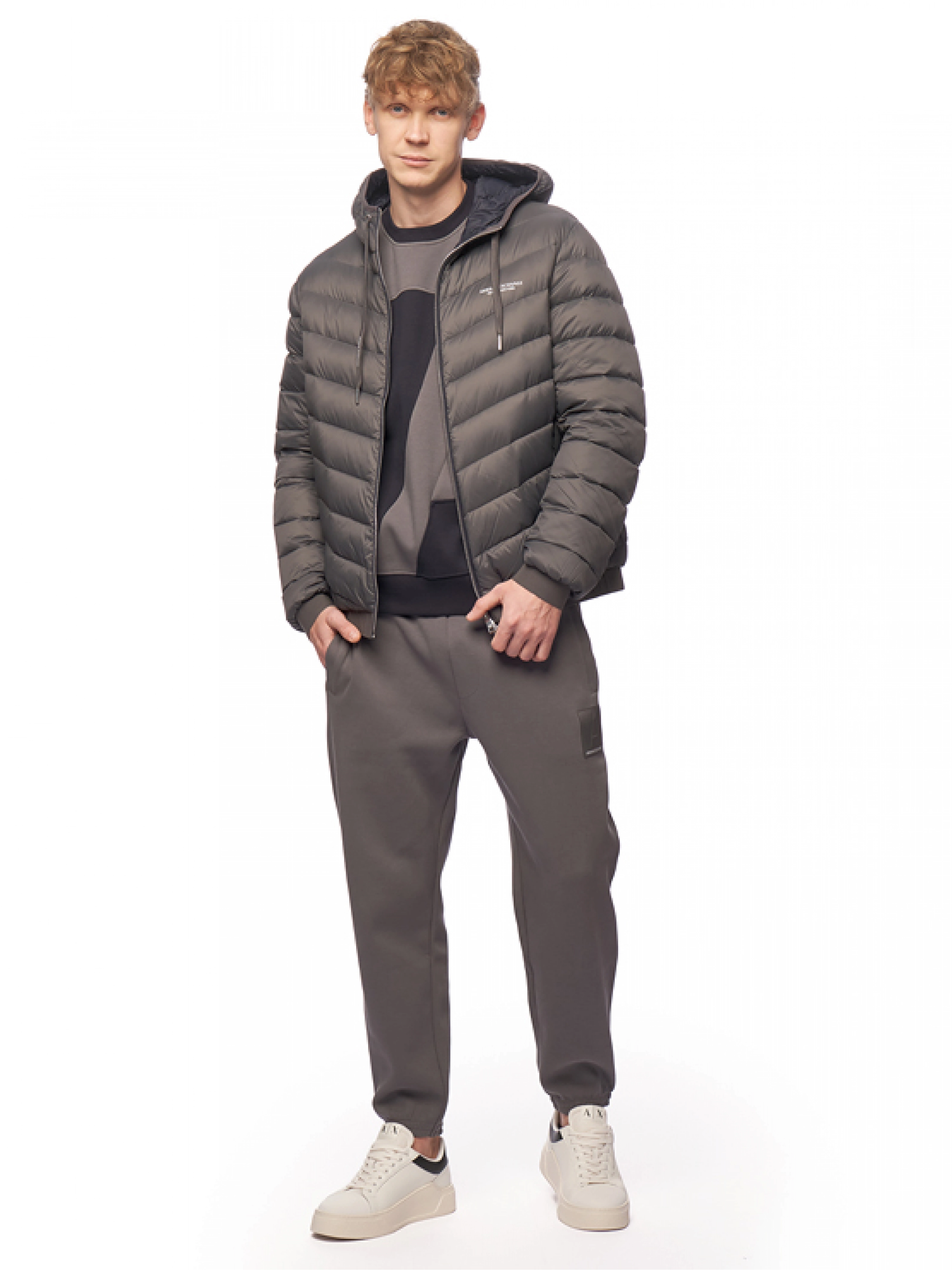 Трикотажные брюки в сером цвете на кулиске Armani Exchange