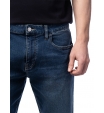 Прямые джинсы на средней посадке в синем цвета Armani Exchange