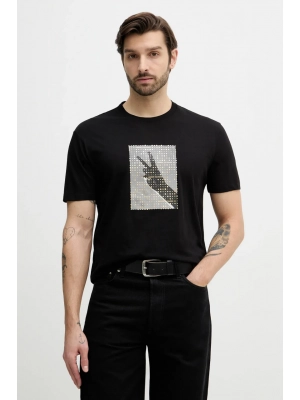 Футболка в черном цвете Armani Exchange с принтом на груди