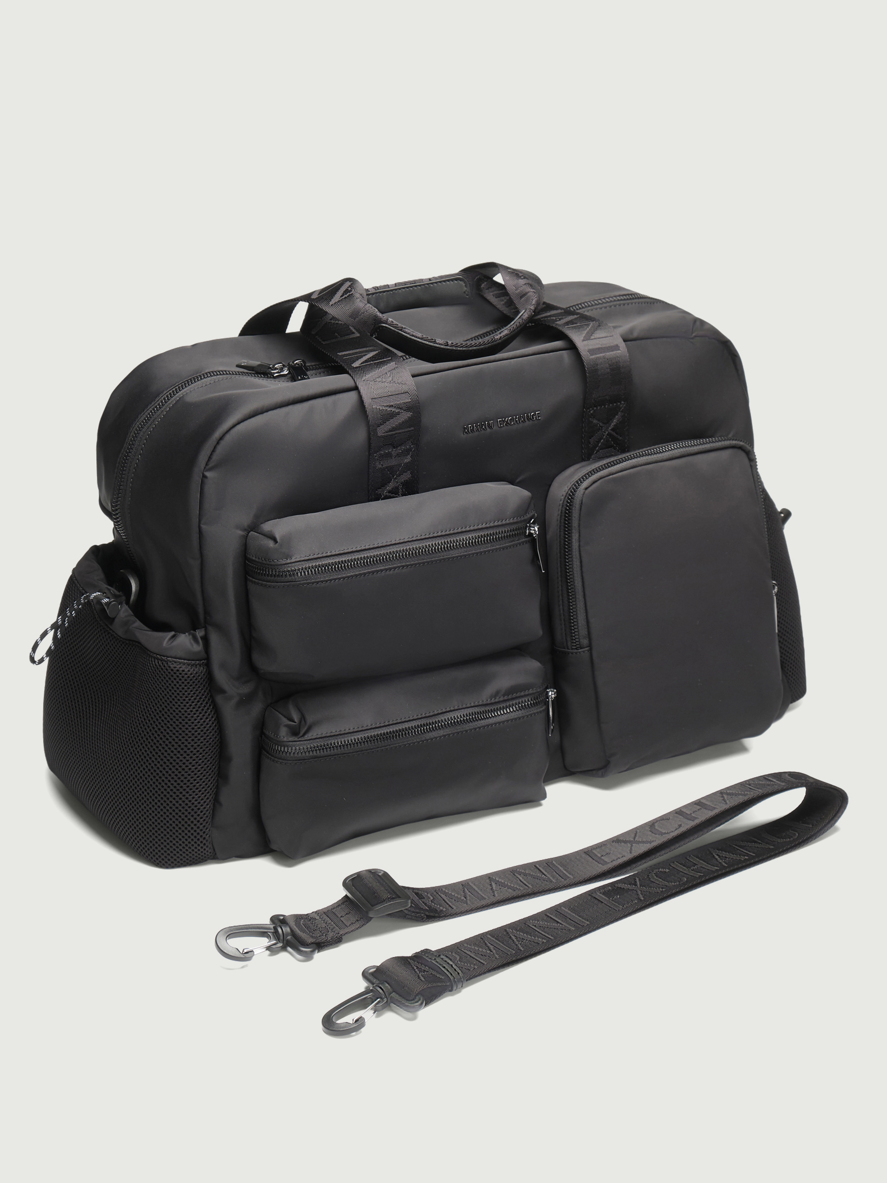 Сумка спортивная в черном цвете с внешними карманами Armani Exchange