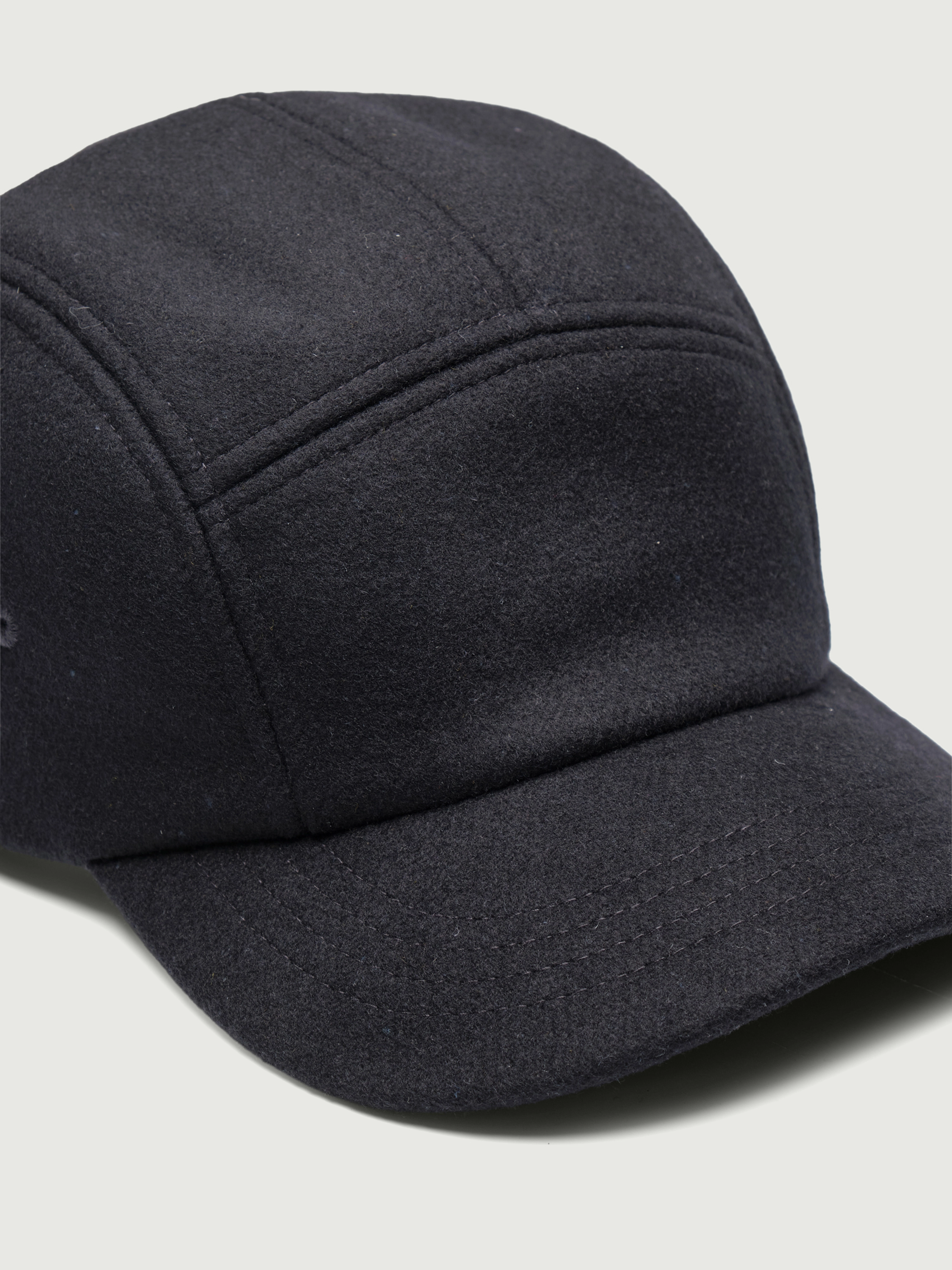 Бейсболка в темно-синем цвете из комбинированного текстиля Armani Exchange