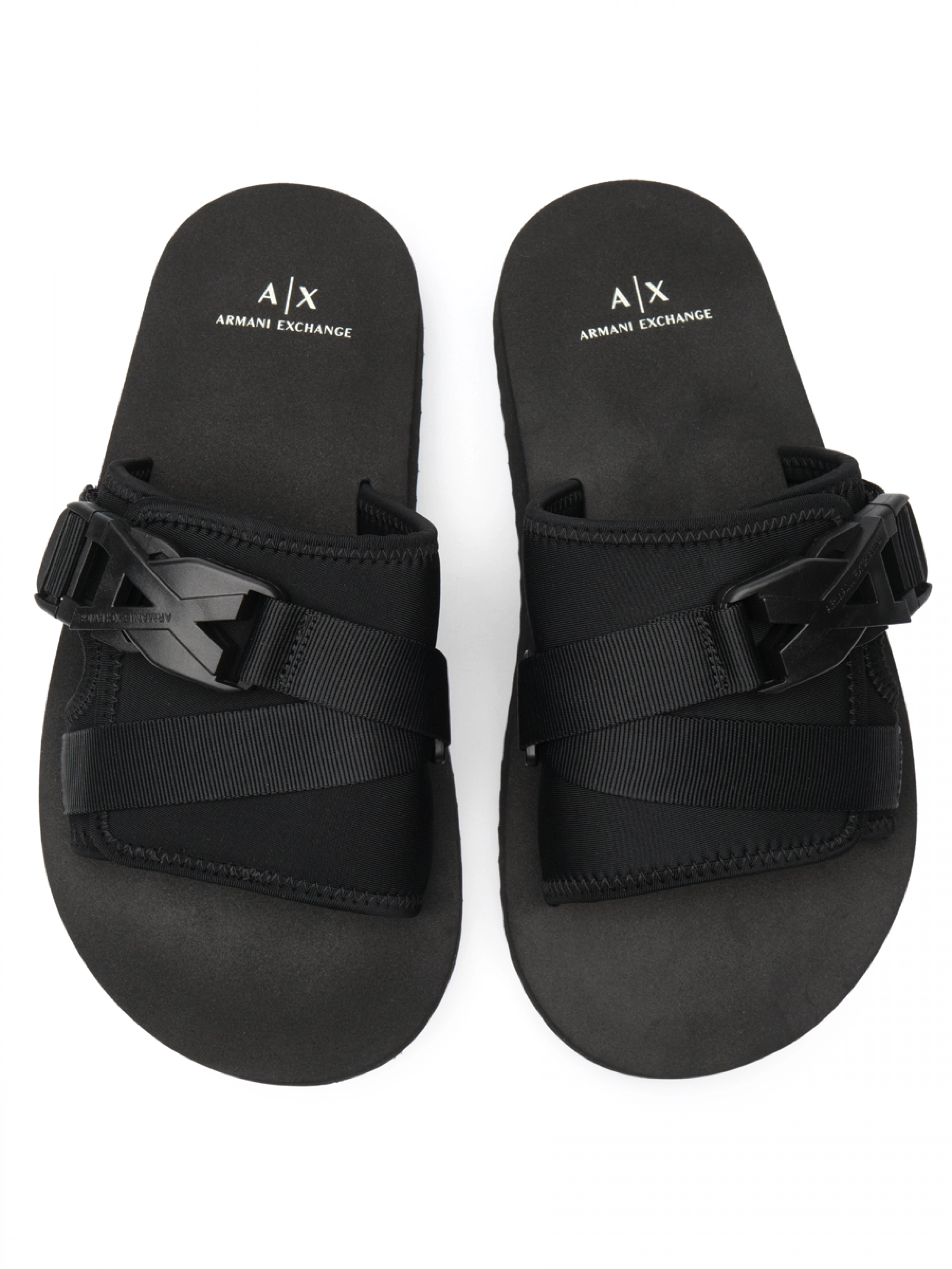 Шлепанцы в черном цвете на объемной подошве Armani Exchange