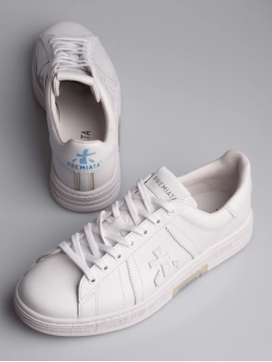 Кеды в белом цвете с кожаной нашивкой в виде фирменного логотипа Premiata Russell 6267