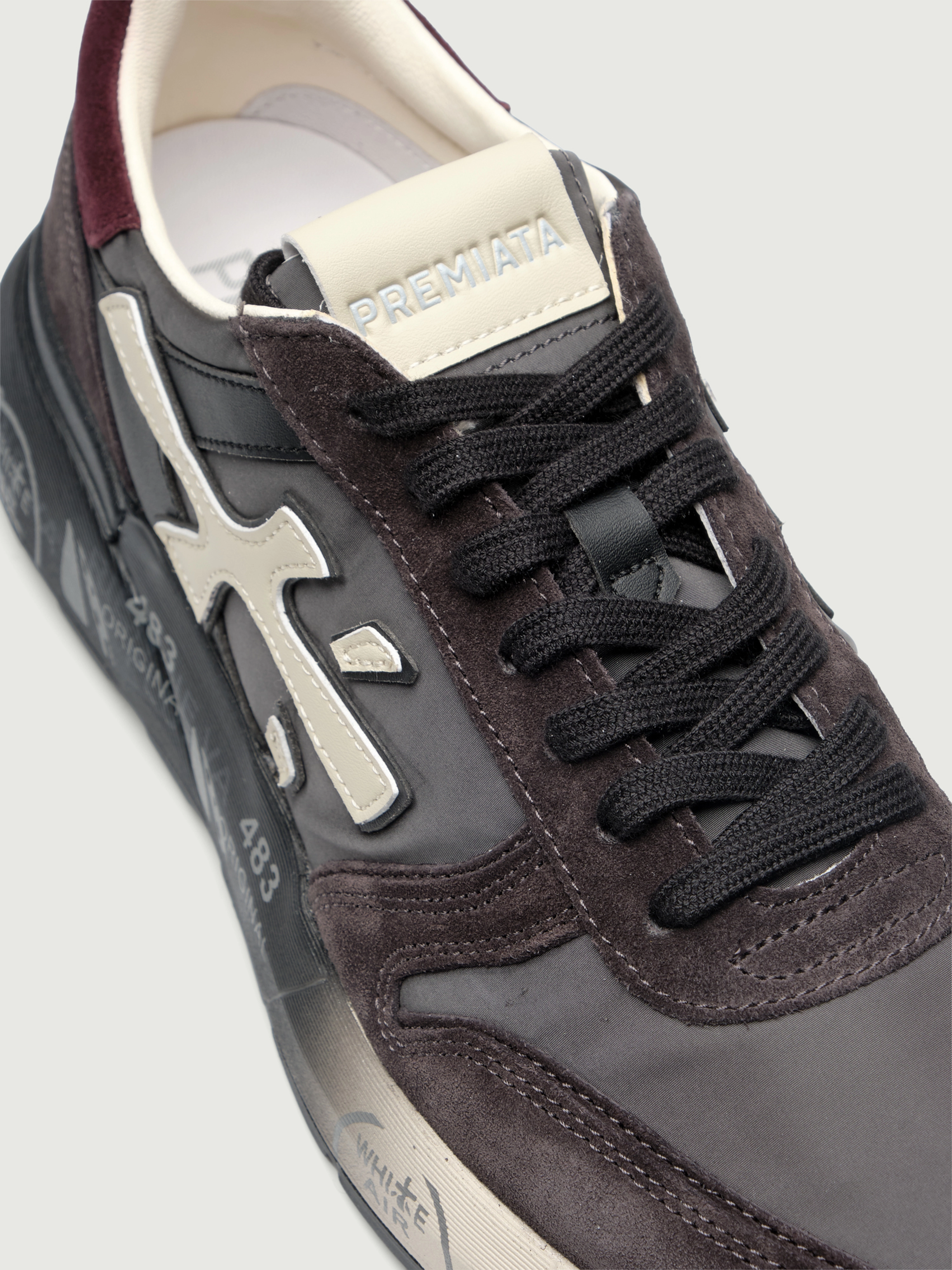 Кроссовки мужские Premiata MICK7719, серого цвета с молочным логотипом и бордовым задником