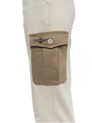 Спортивные брюки Aeronautica Militare с накладными карманами в молочном цвете