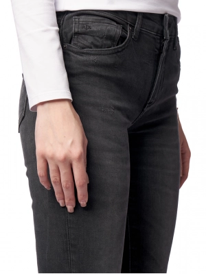 Джинсы Armani Exchange в черном цвете зауженого кроя с расширением к низу на высокой посадке