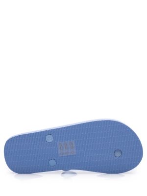 Сланцы голубого цвета с надписью лого бренда Armani Exchange