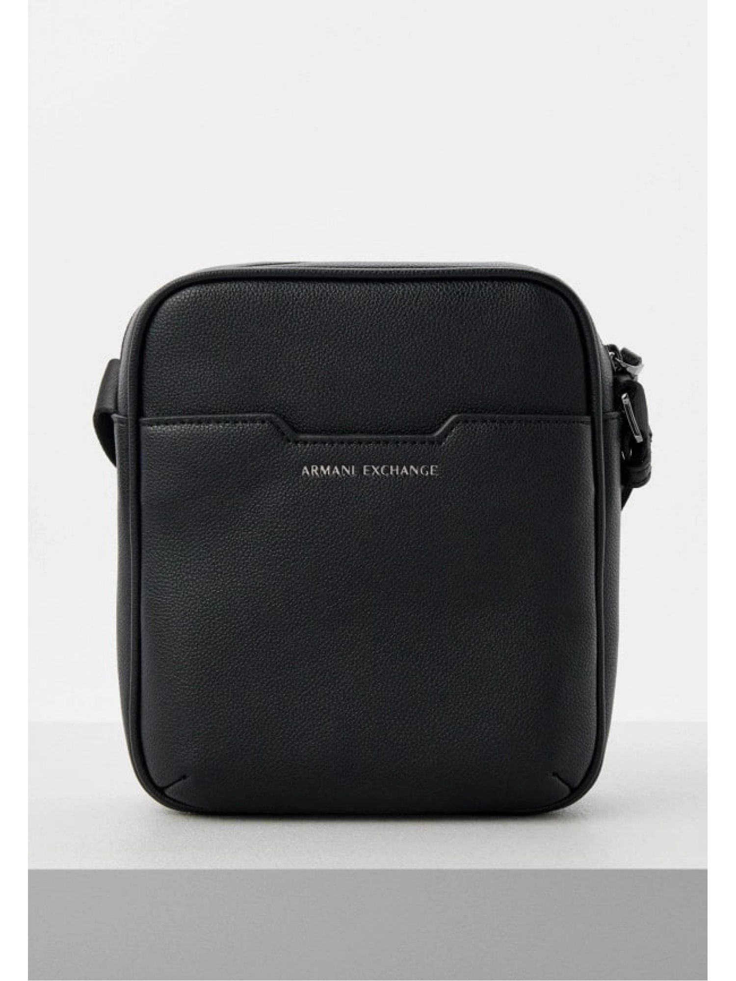 Мусжкая сумка черного цвета Armani Exchange