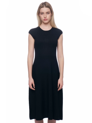 Платье длины миди в черном цвете приталенного кроя A-силуэта с коротким рукавом Armani Exchange