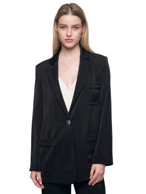 Жакет в черном цвете прямого кроя на одной пуговице с лого бренда Armani Exchange