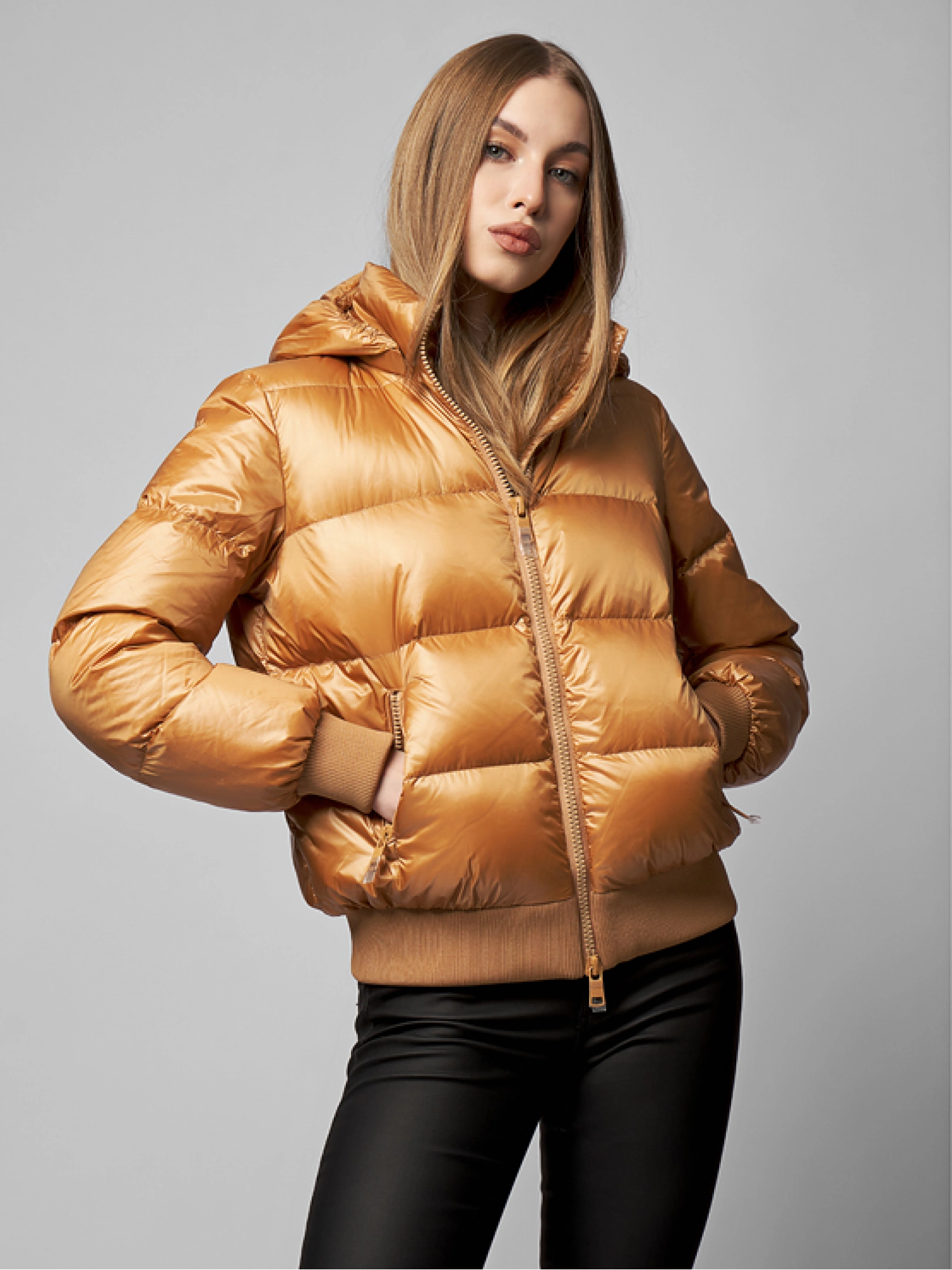 Пуховик с натуральным наполнителем в рыжем цвете с капюшоном из коллекции Icon Armani Exchange