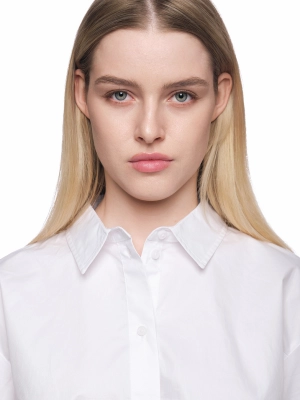 Укороченная рубашка в белом цвете свободного кроя на пуговицах Armani Exchange