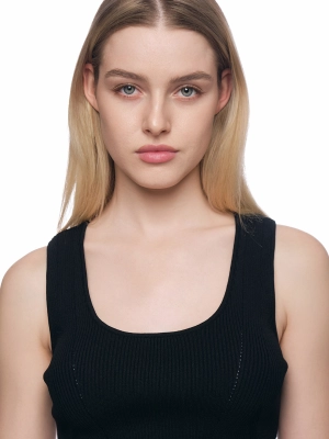 Трикотажный укороченный топ в черном цвете на брителях Armani Exchange