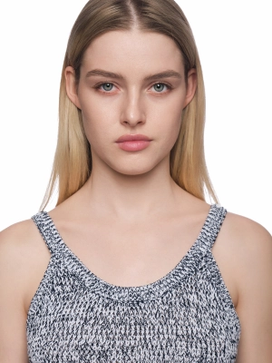 Топ в сером цвете на тонких брителях приталенного кроя Armani Exchange