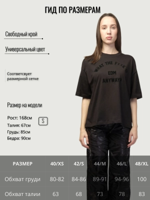 Футболка в черном цвете свободного кроя с лого бренда Armani Exchange Футболка в черном цвете свободного кроя с лого бренда Armani Exchange