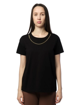 Черная футболка Armani Exchange с золтой цепочкой