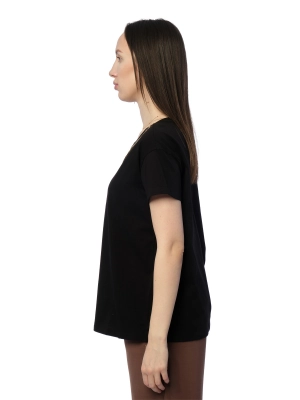 Черная футболка Armani Exchange с золтой цепочкой