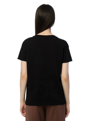 Черная футболка Armani Exchange с золтой цепочкой