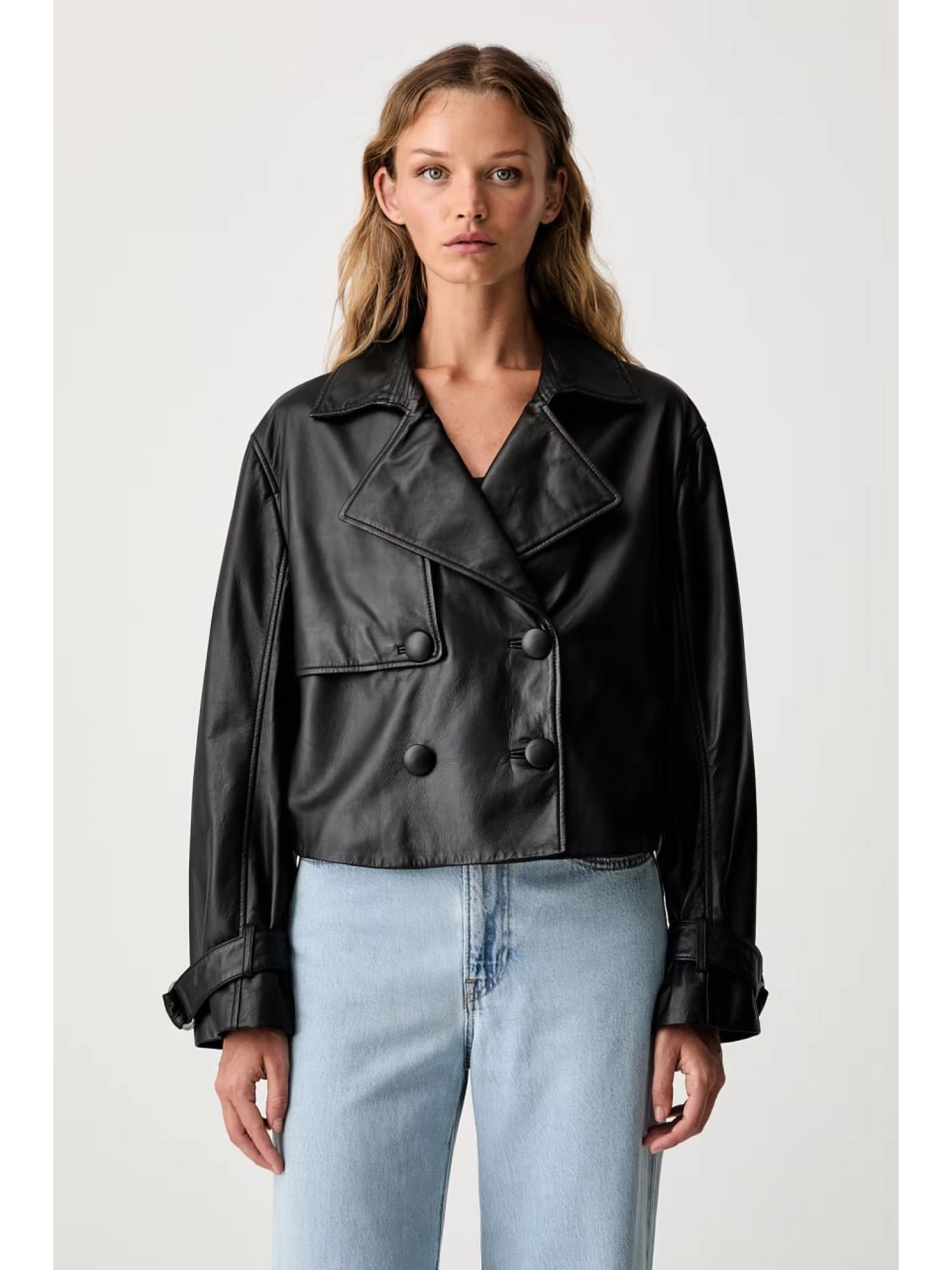 Чёрная куртка Armani Exchange – из натуральной кожи, двубортная