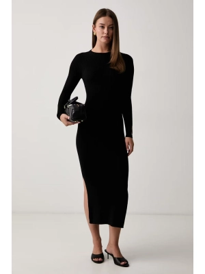 Чёрное трикотажное платье макси Armani Exchange модель облегающего кроя
