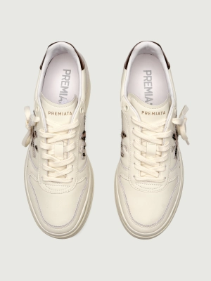 Кеды Premiata Micol 7035 белого цвета с контрастным задником на высокой подошве