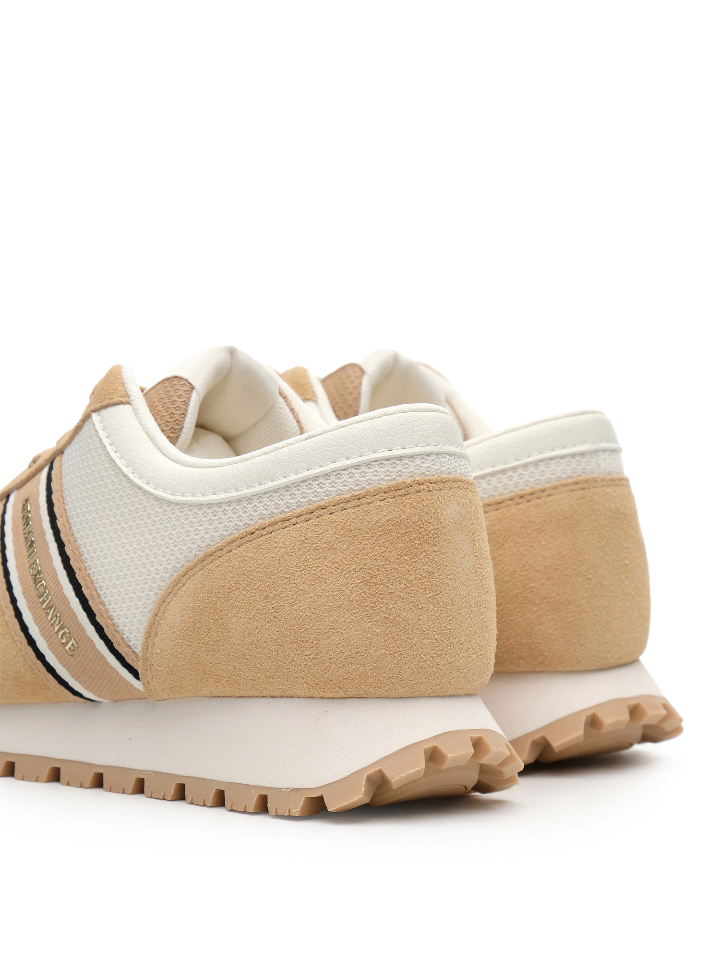 Женские кроссовки коричневого цвета с белыми вставками Armani Exchange