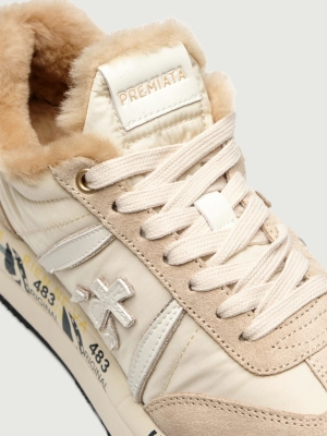 Женские утеплённые кроссовки Premiata CONNY7689M молочного цвета с натуральным мехом