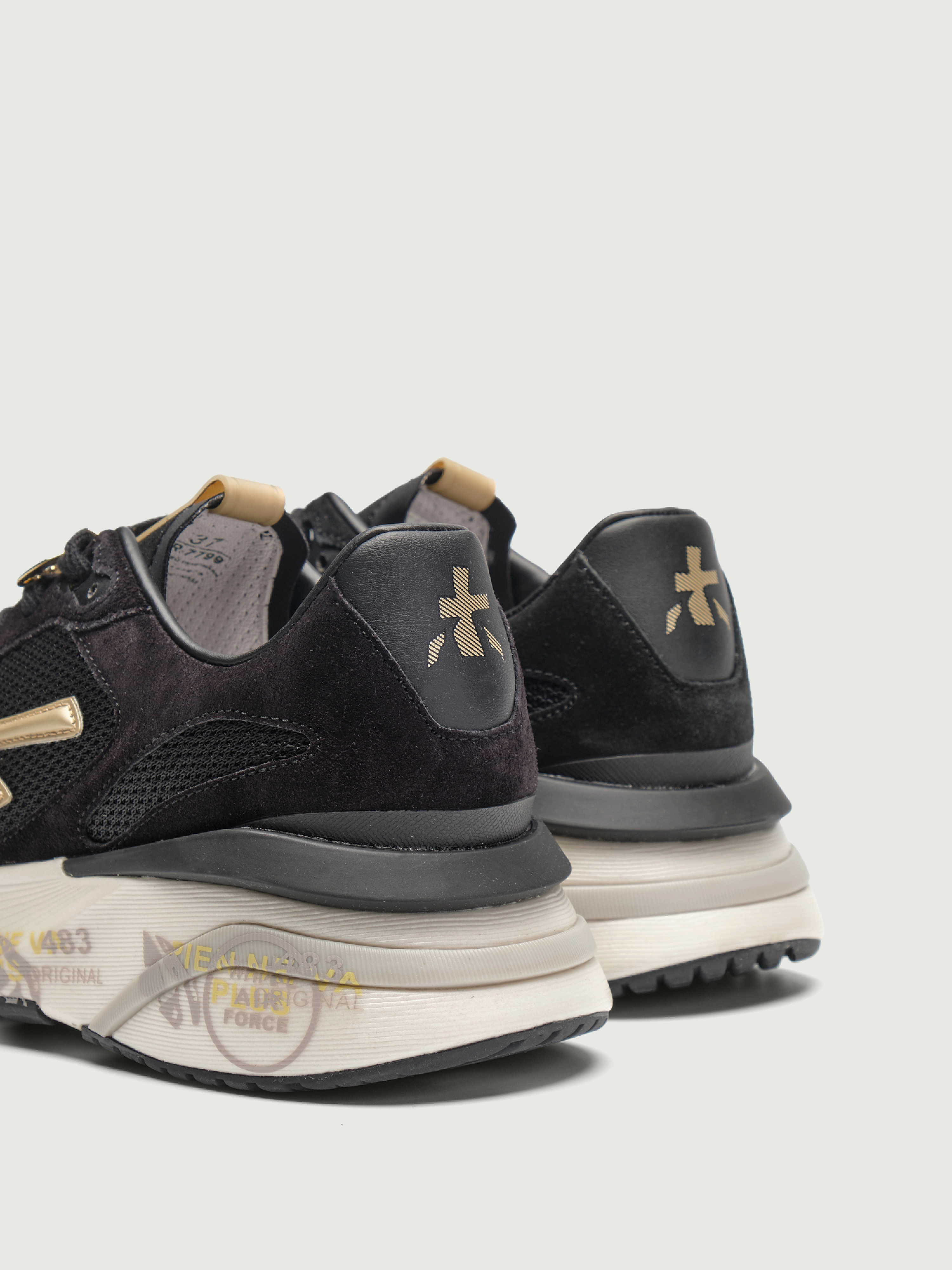 Кроссовки женские Premiata MOERUND7799, черного цвета с желтым логотипом