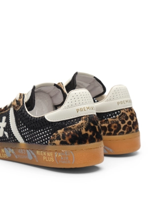 Перфорированные кеды в черном цвете с анималистичным принтом Premiata BONNIED8200 на коричневой подошве